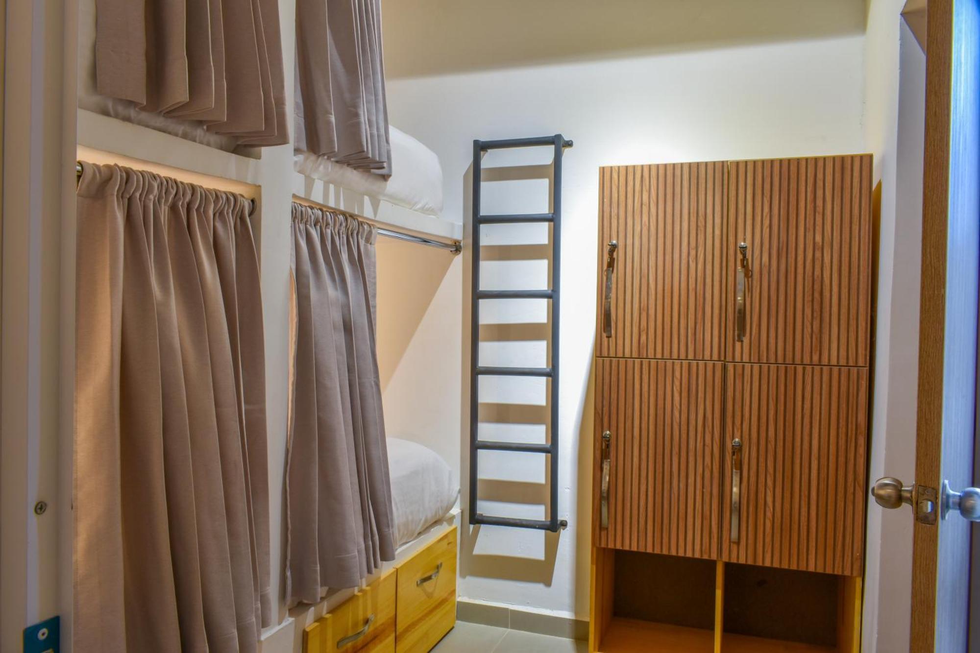 Casa Helena Hostel *